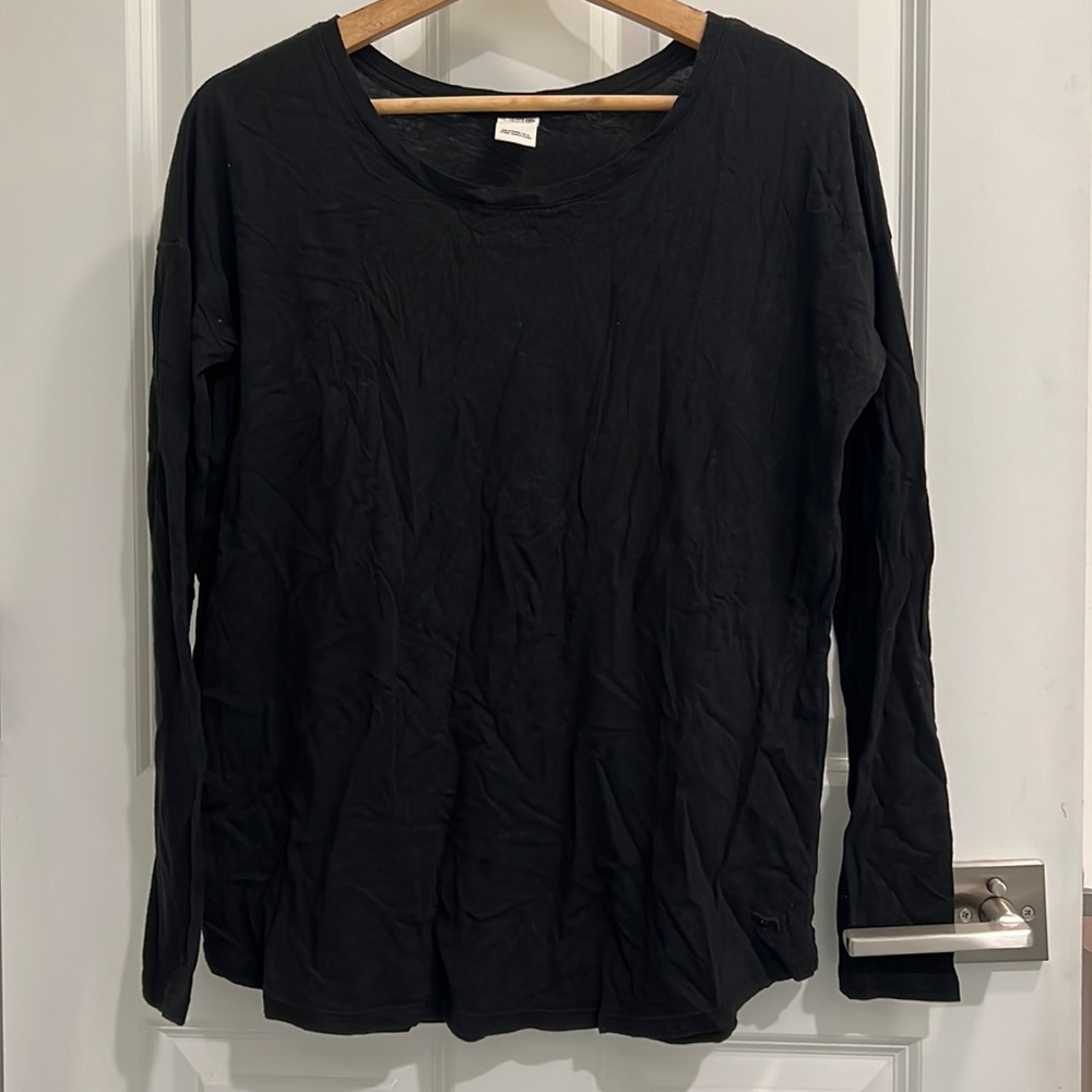 VS PINK LIGHTWEIGHT BLACK LONG SLEEVE SCOOP NECK SLEEP TEE
